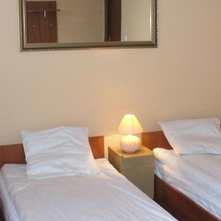 Park Hotel Мисленице Стая снимка