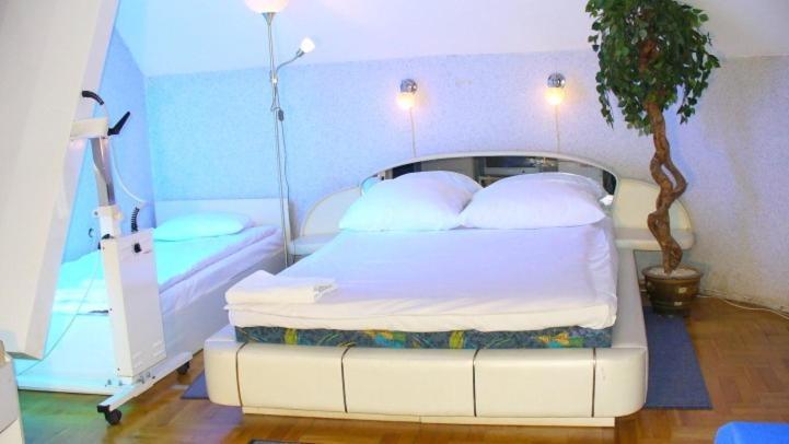 Park Hotel Мисленице Екстериор снимка