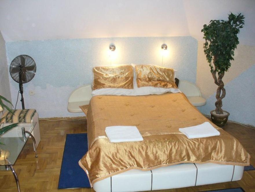Park Hotel Мисленице Стая снимка