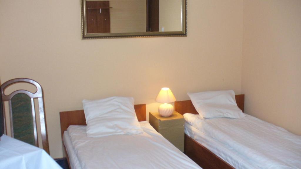 Park Hotel Мисленице Стая снимка
